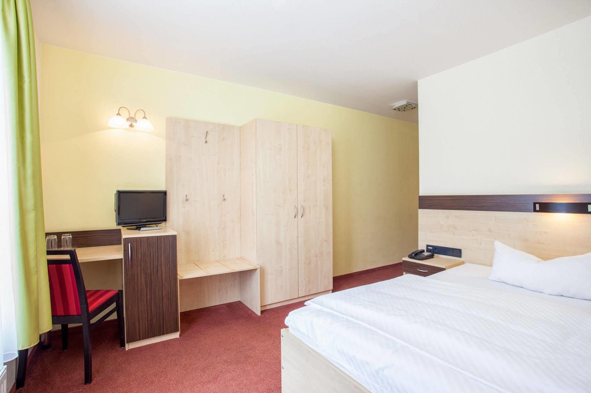 Hotel Mit-Mensch Berlin Luaran gambar