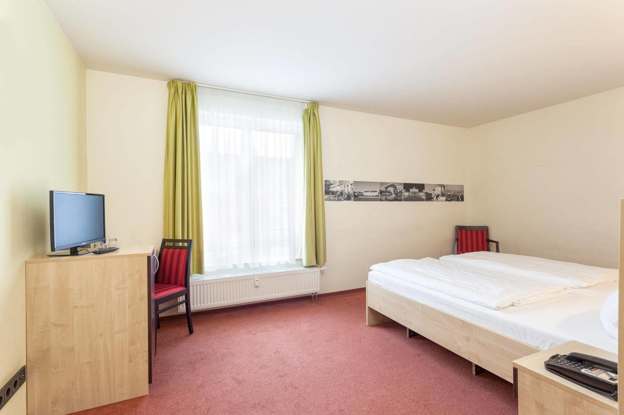 Hotel Mit-Mensch Berlin Luaran gambar